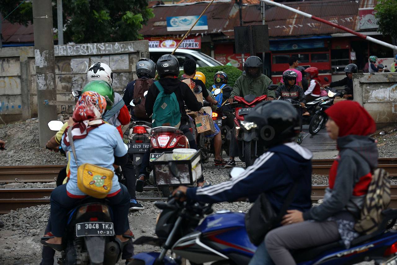 Perlintasan Kereta Api...