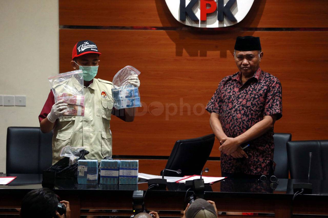 KPK Amankan Uang Suap...