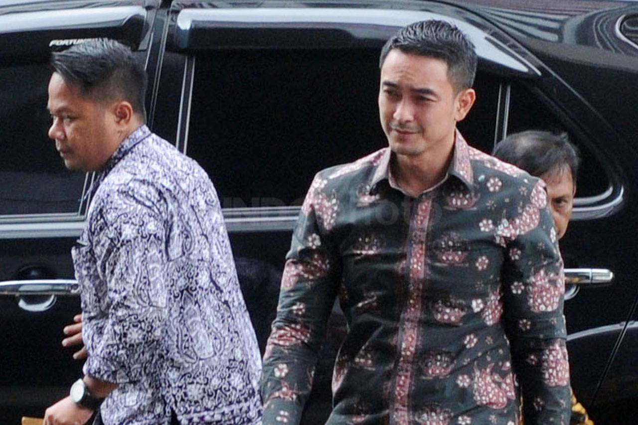 Gubernur Jambi Zumi...