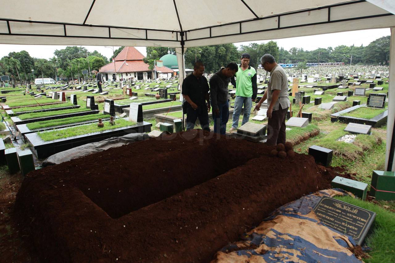 Persiapan Pemakaman...