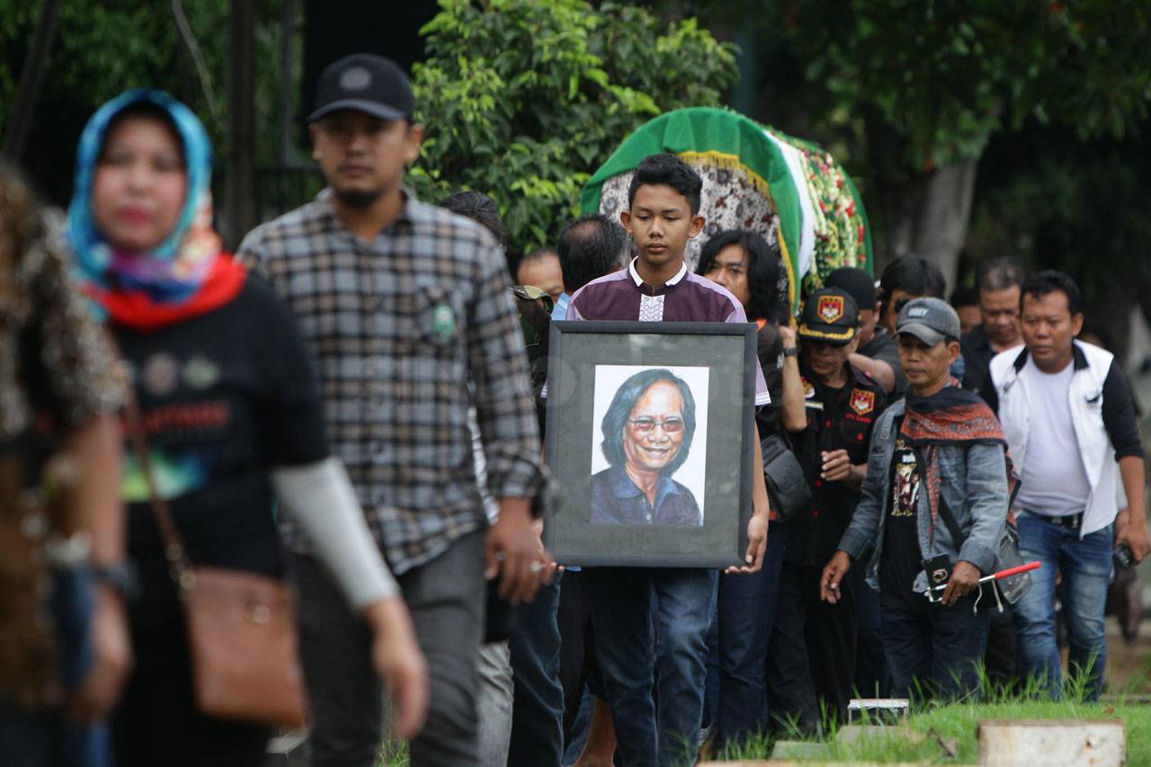 Yon Koeswoyo Dimakamkan...