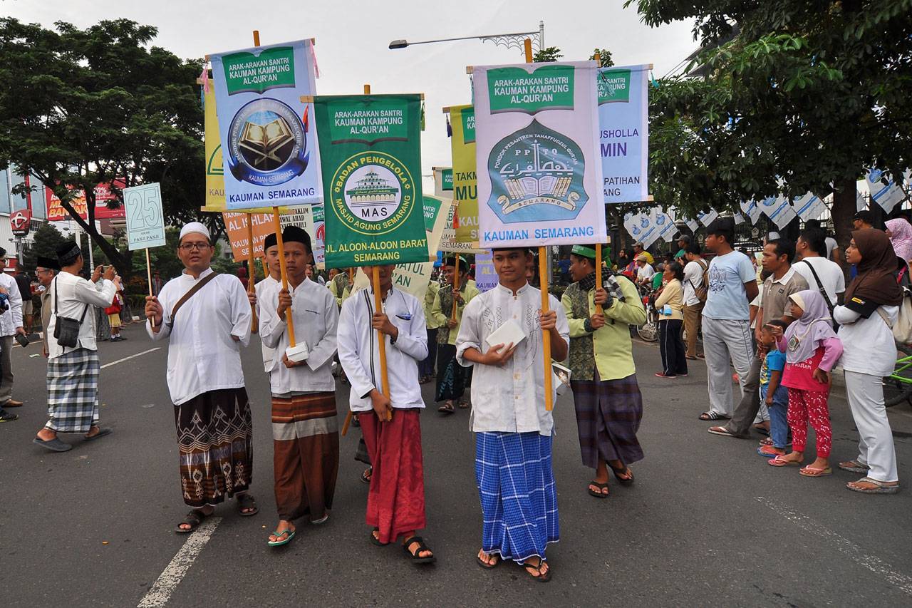 Ratusan Santri Ikuti...