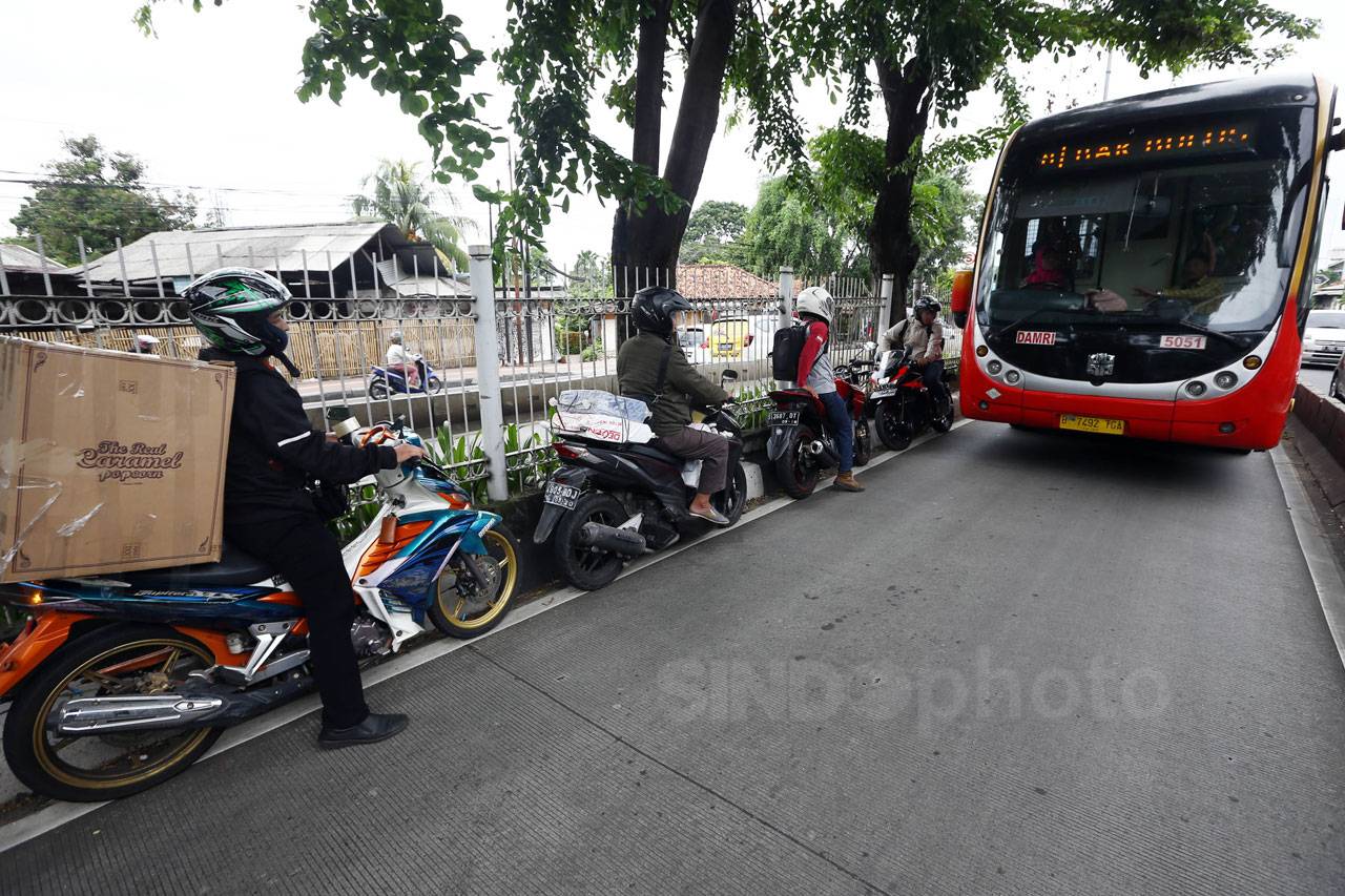 Tak Ingin Ditilang,...