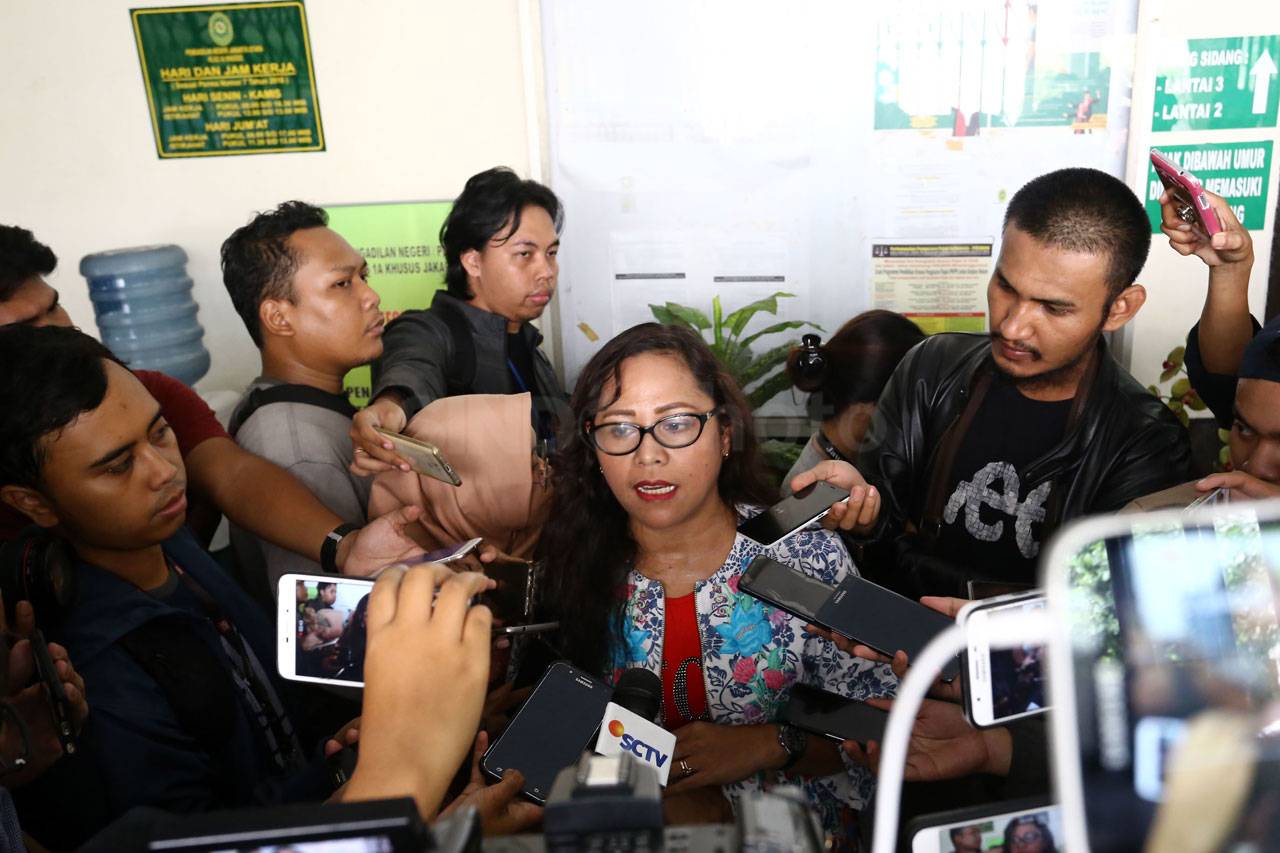 Pengacara Lengkapi Berkas...