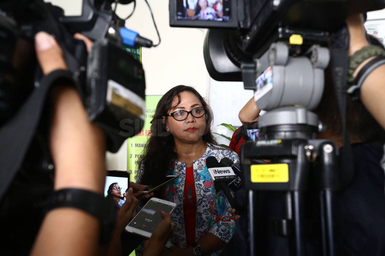 Pengacara Lengkapi Berkas...