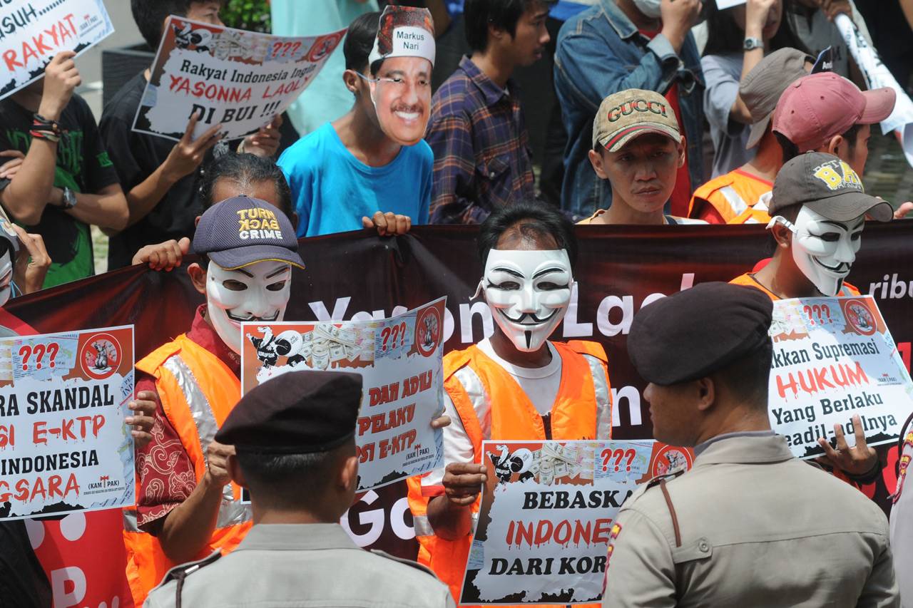 Unjuk Rasa Desak KPK...