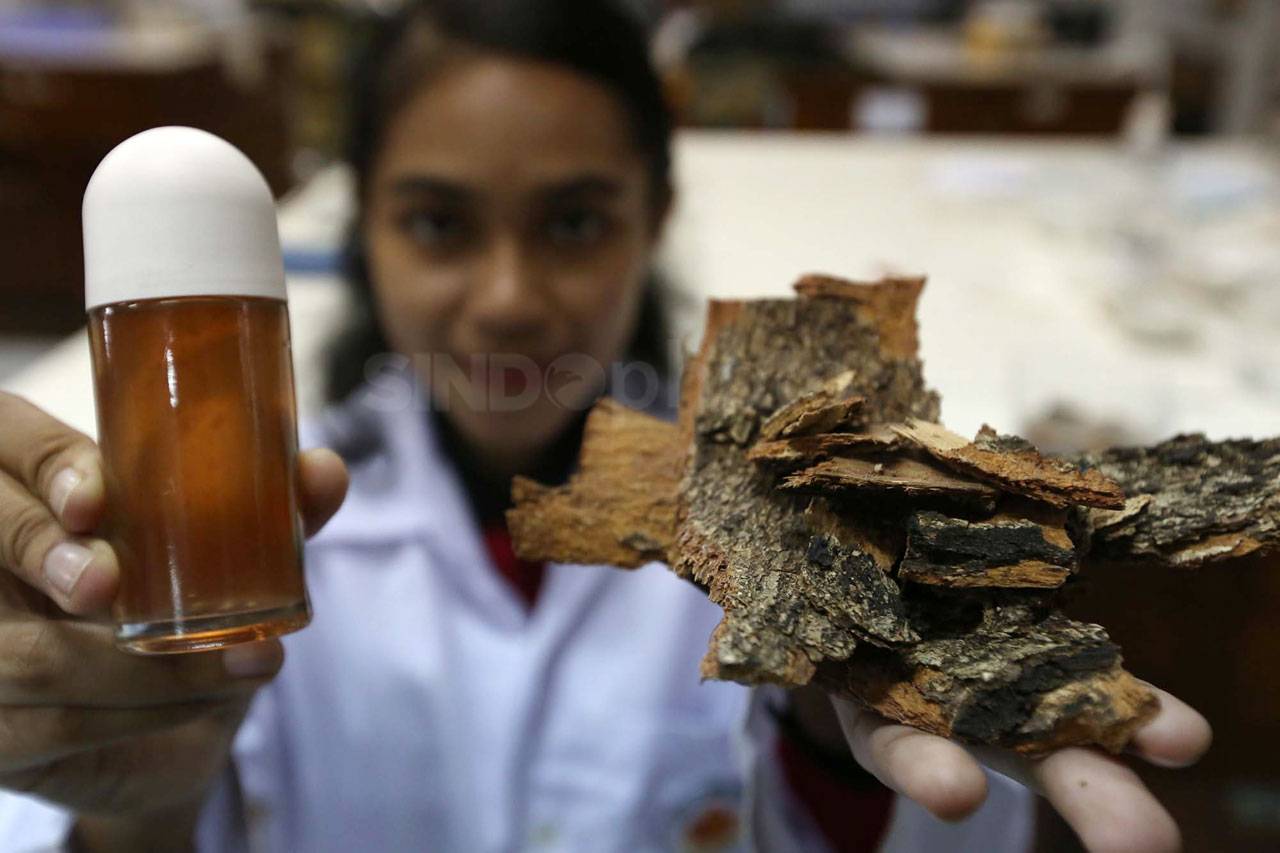 Mahasiswi Farmasi Ubaya...