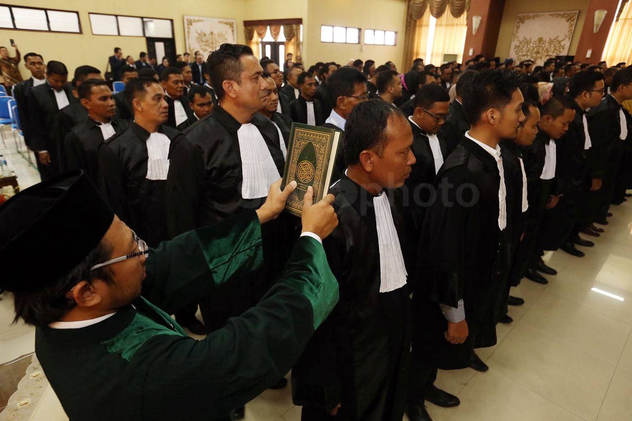 155 Advokat Muda Diambil...