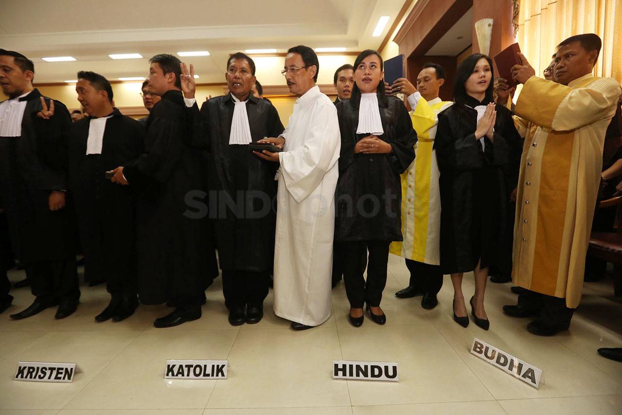 155 Advokat Muda Diambil...
