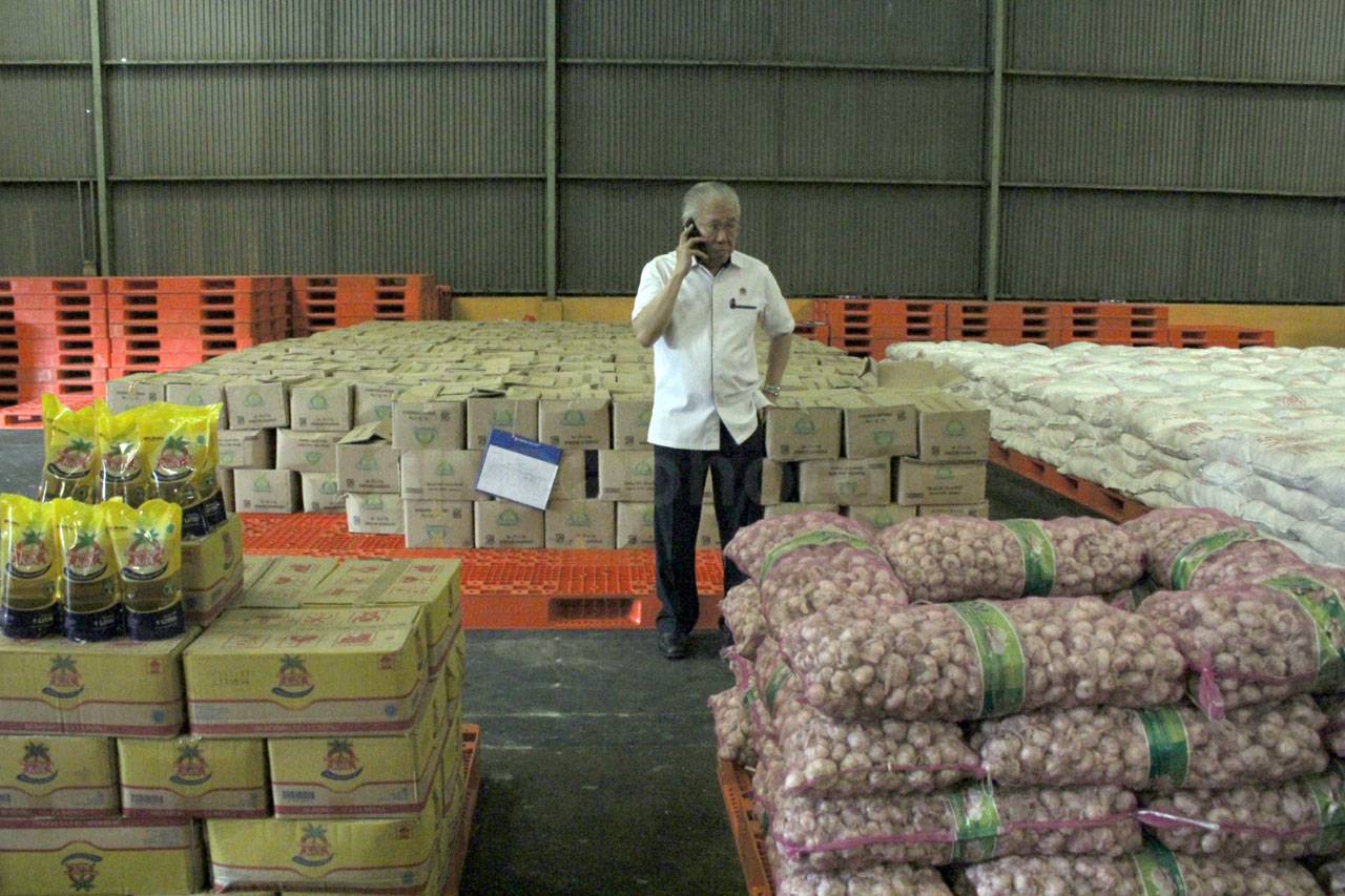 Mendag Tinjau Gudang...