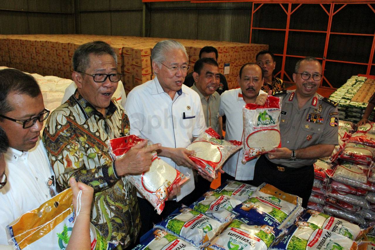 Mendag Tinjau Gudang...