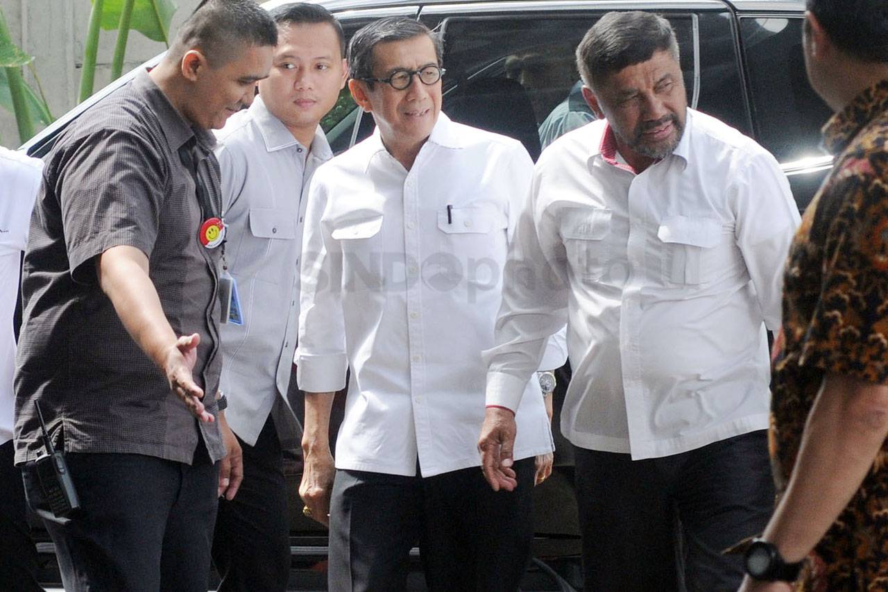 KPK Periksa Menkum HAM...