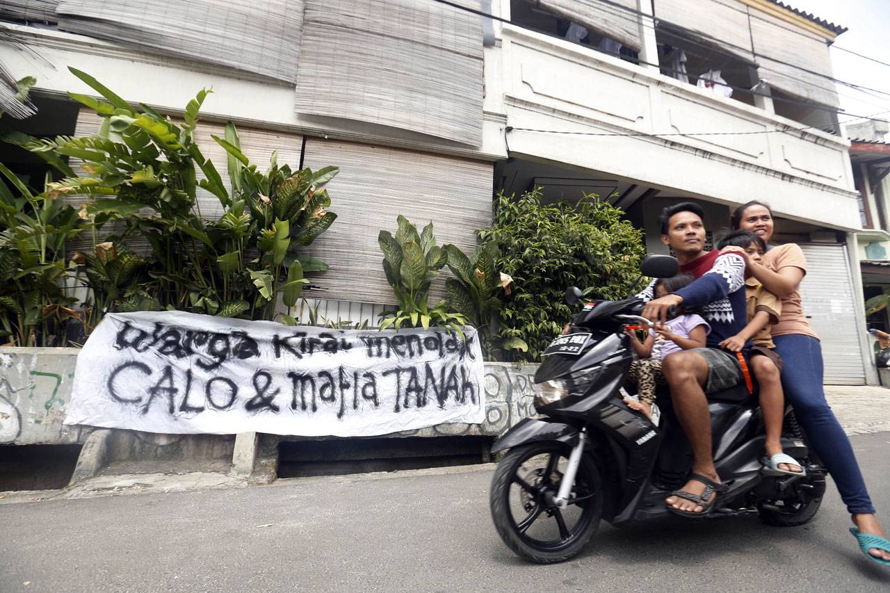 Warga Kirai Kebayoran...