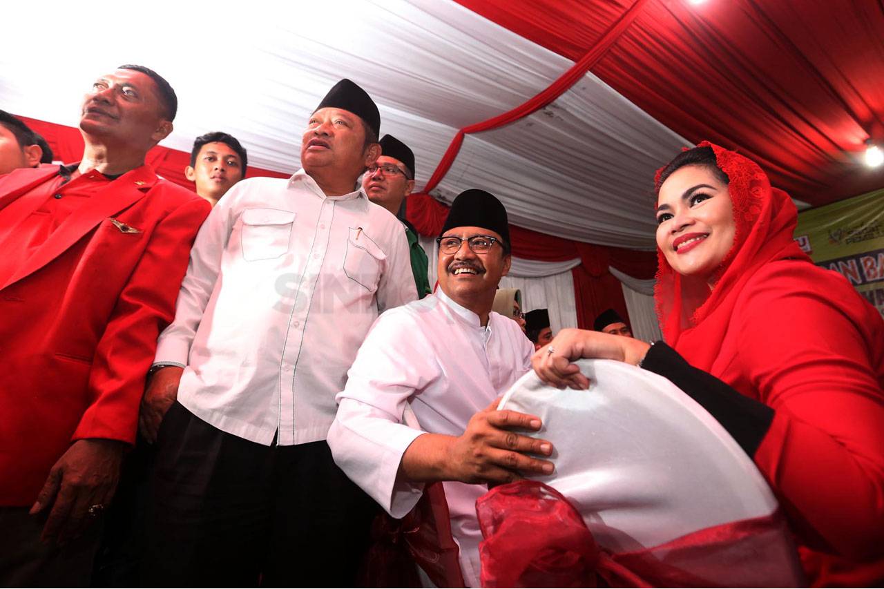 Pasangan Gus Ipul-Puti...