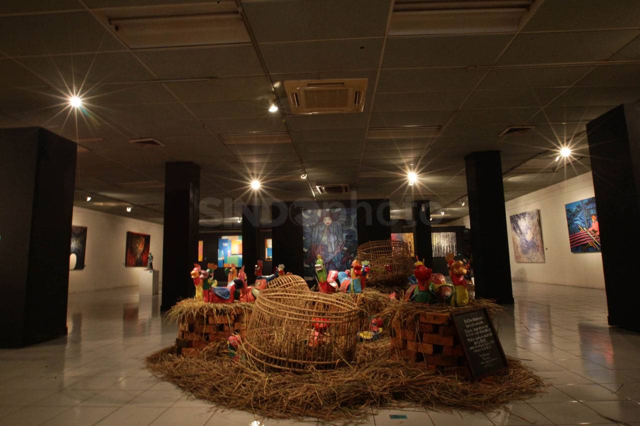 Pameran 16 Perempuan...
