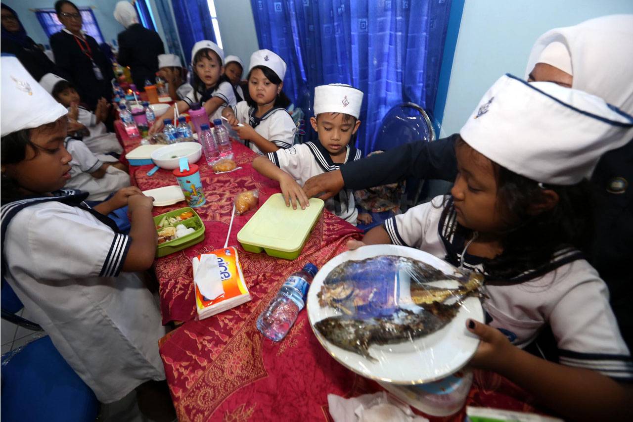 Puluhan Ribu Pelajar...