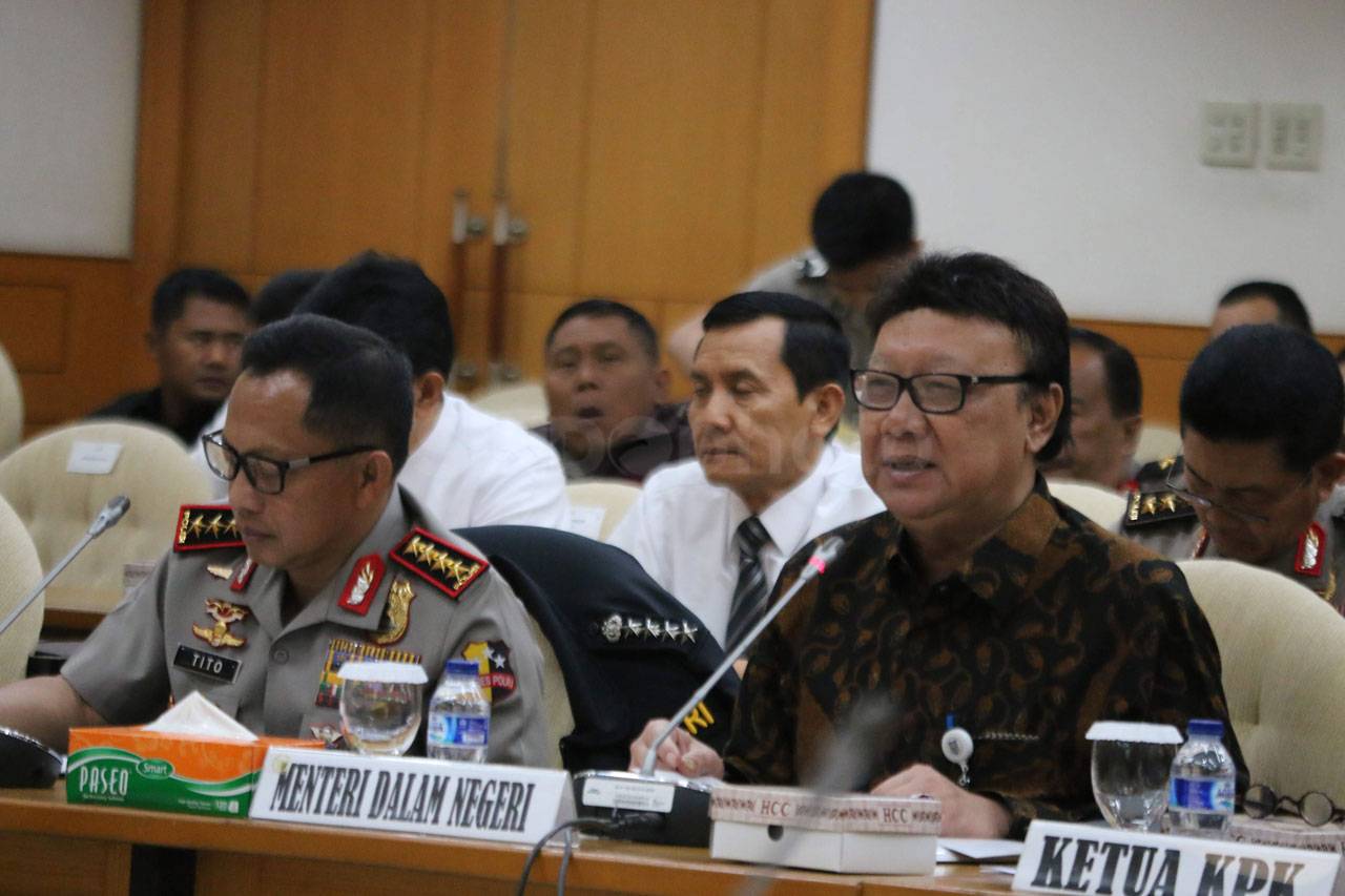 DPR Gelar Rapat Konsultasi...