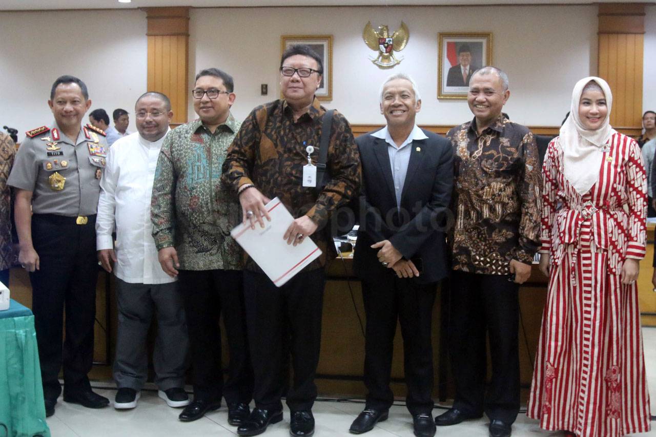 DPR Gelar Rapat Konsultasi...