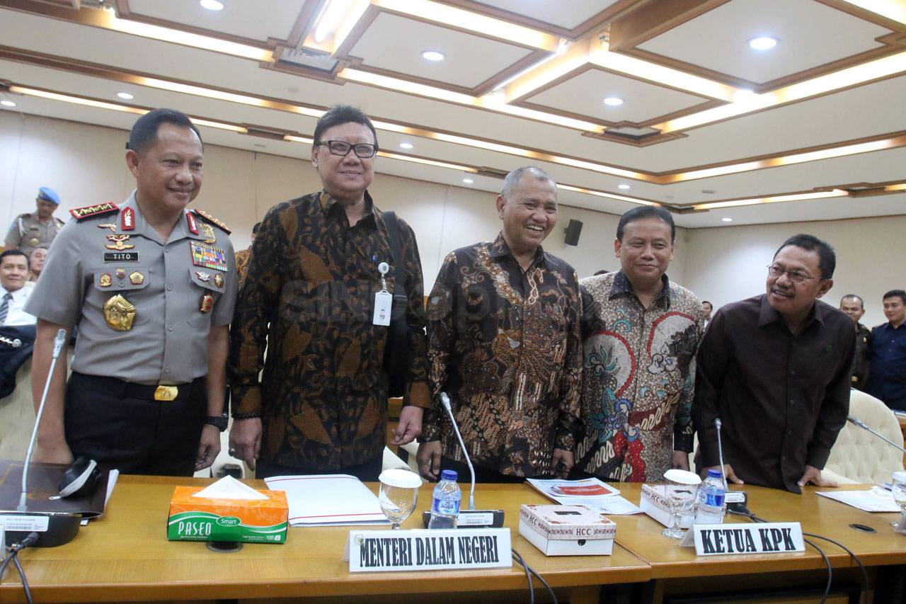 DPR Gelar Rapat Konsultasi...