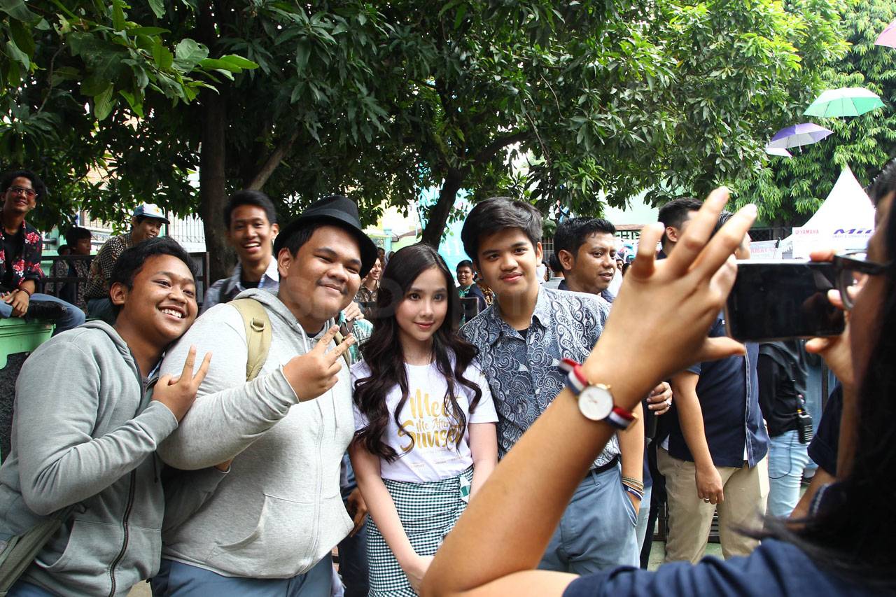 Pemain Film Meet Me...