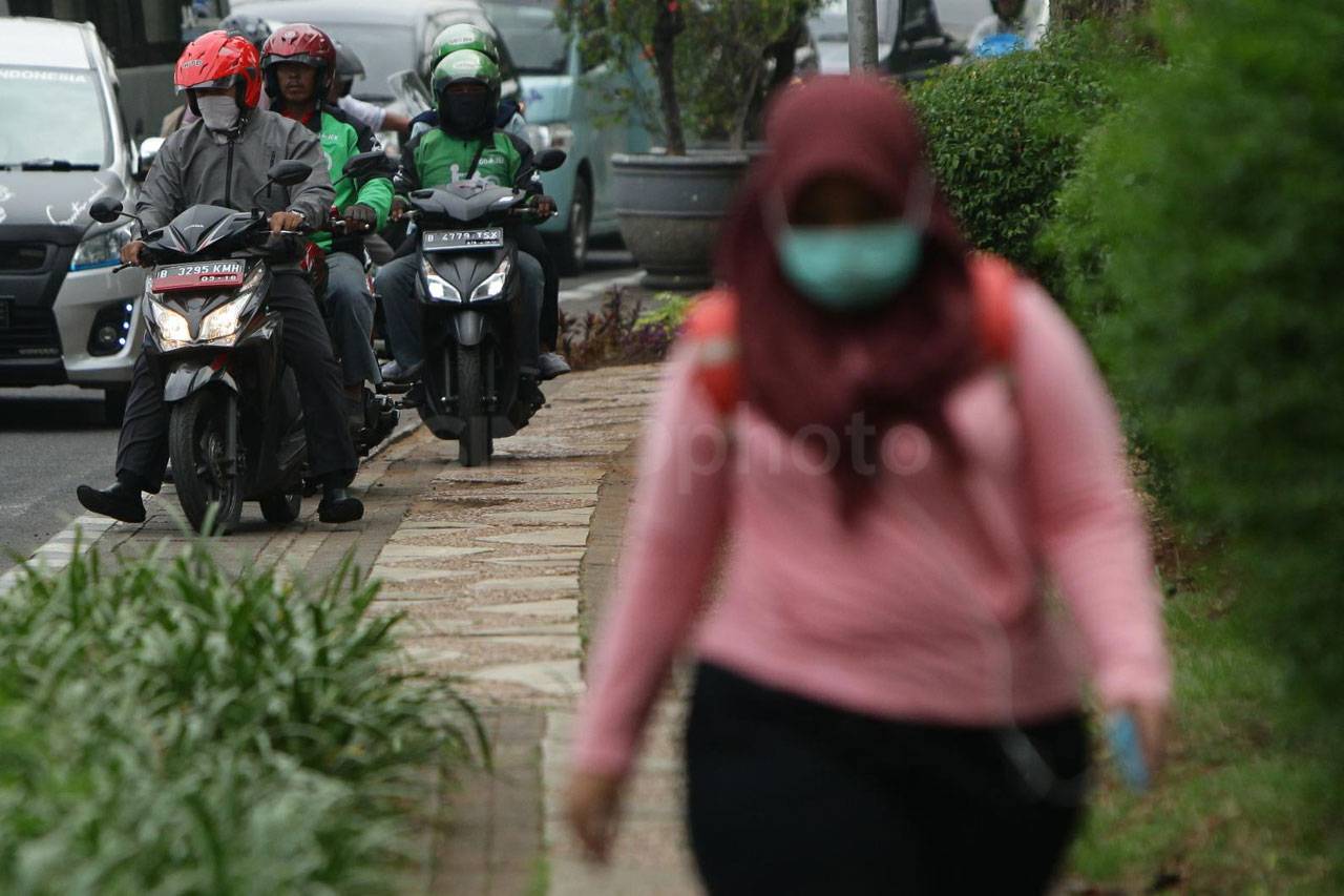Berebut Pedestrian di...