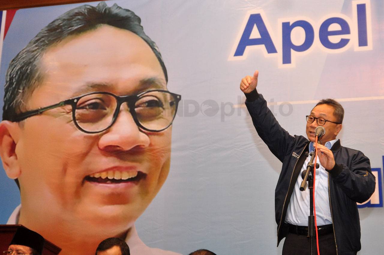 Zulkifli Hasan Hadiri...