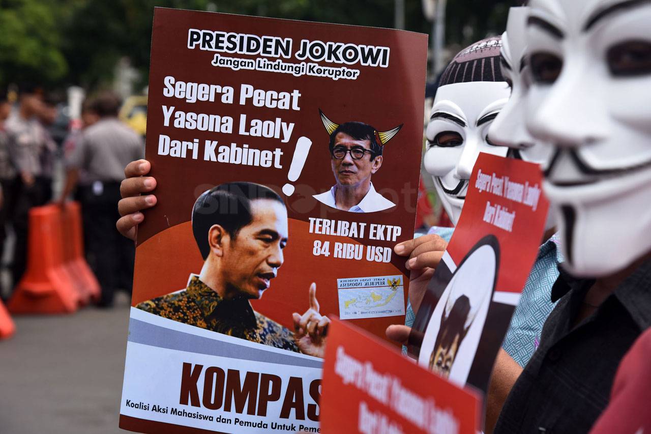 Massa Kompas Tuntut...