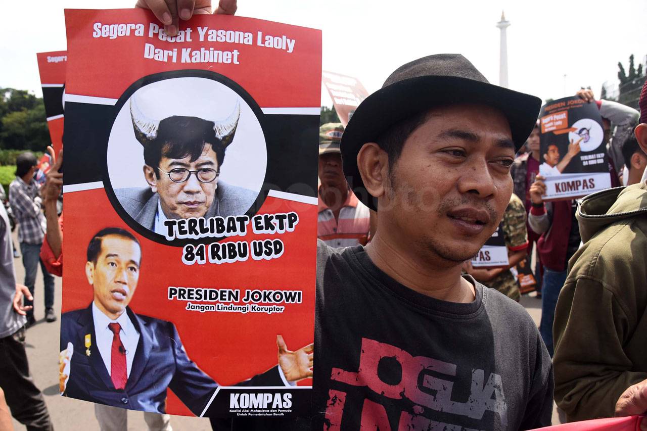 Massa Kompas Tuntut...