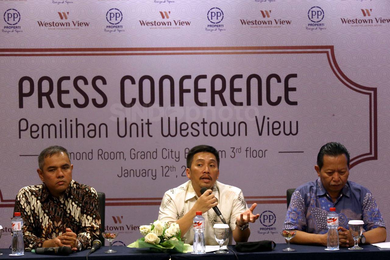 Penghuni Westown View...