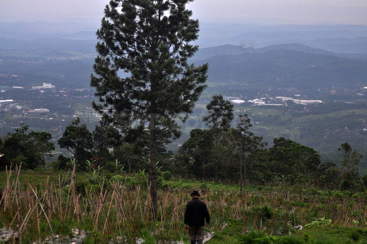 Menanti Fajar di Kaki...