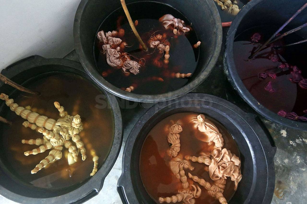 Ulos Tradisional di...