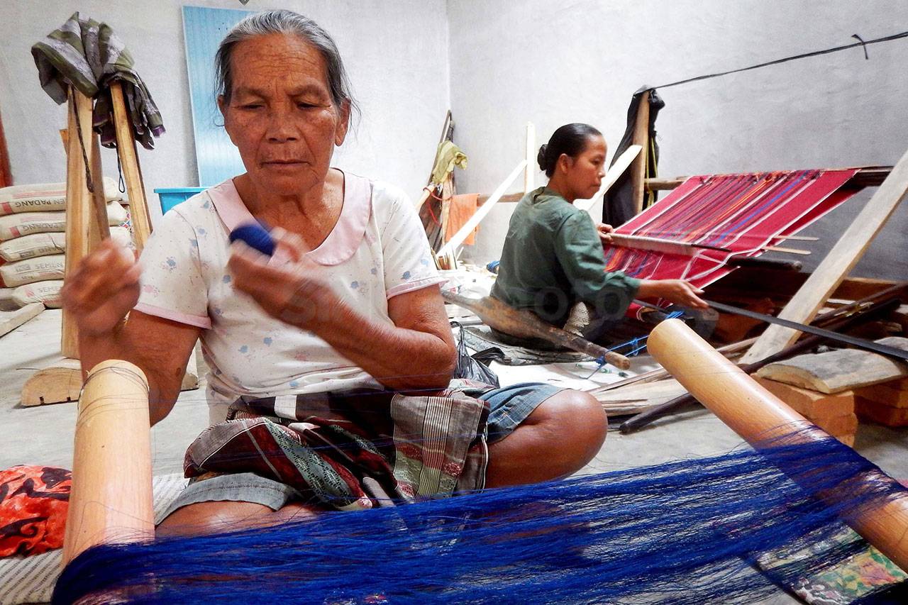 Ulos Tradisional di...