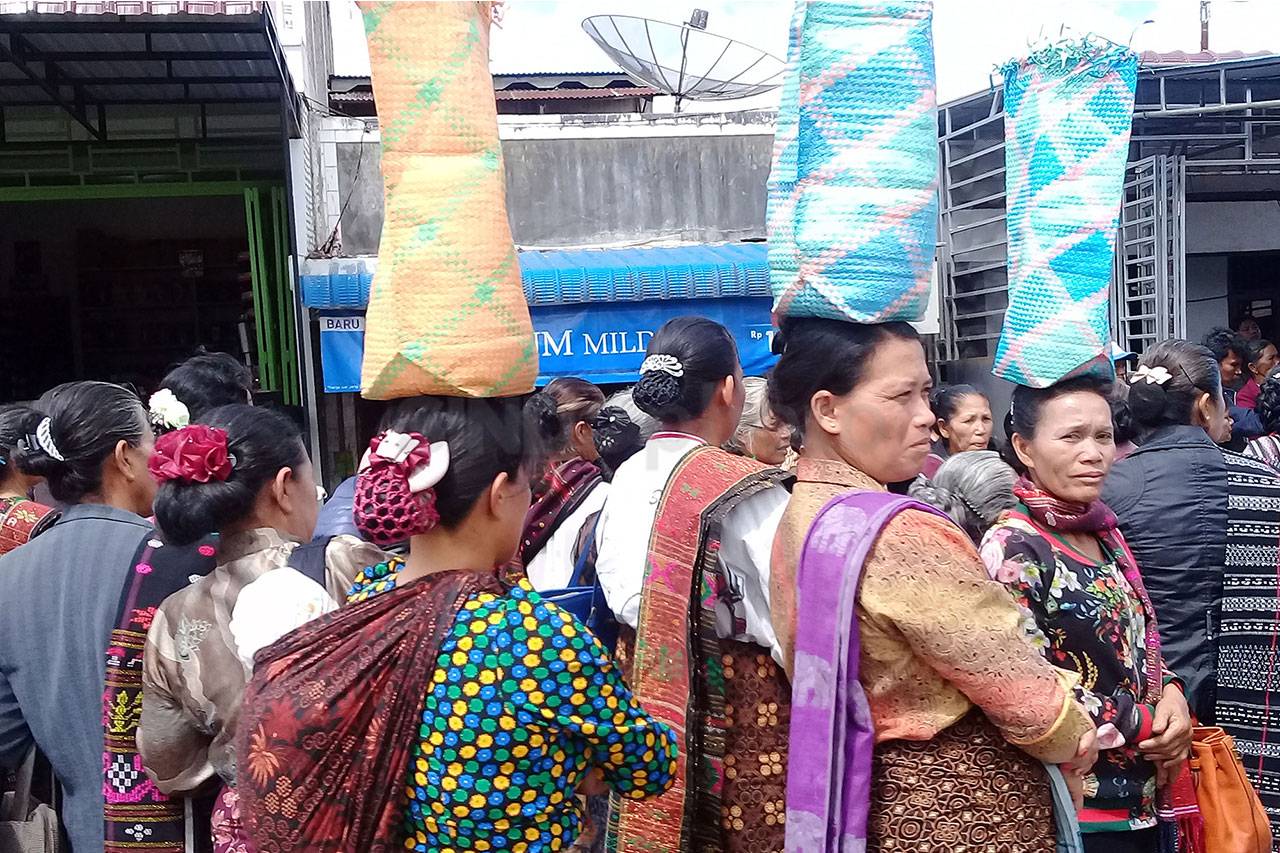 Ulos Tradisional di...