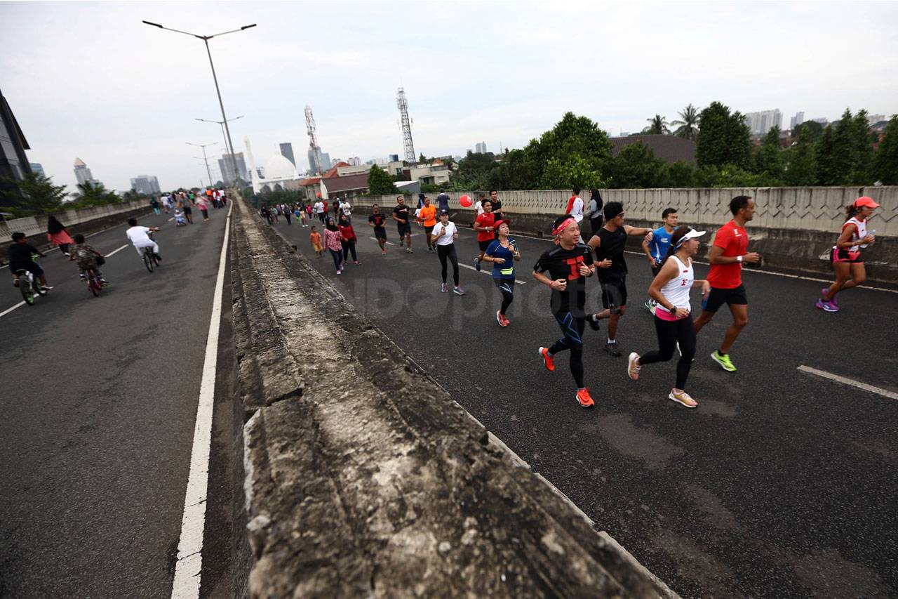 Warga Antusias Berolahraga...
