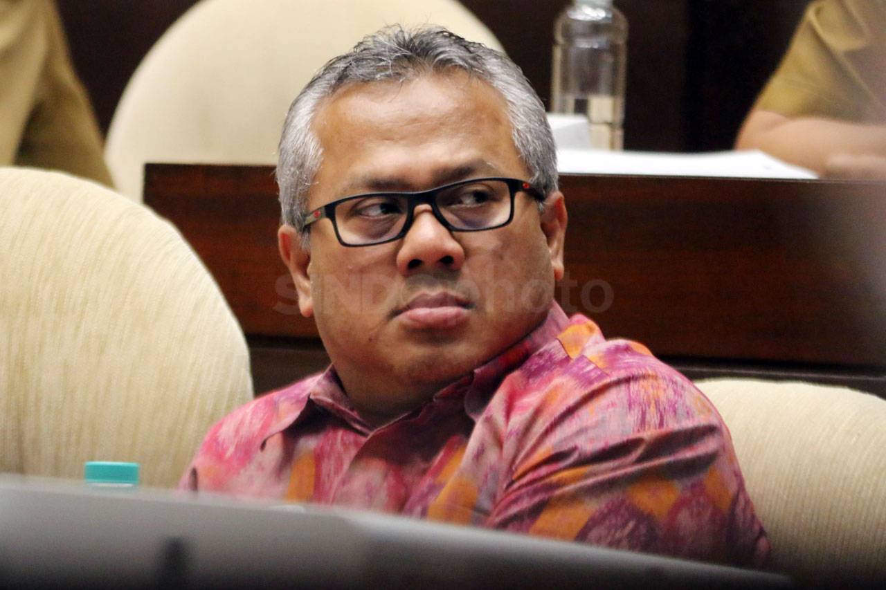 Rapat dengan DPR, KPU...