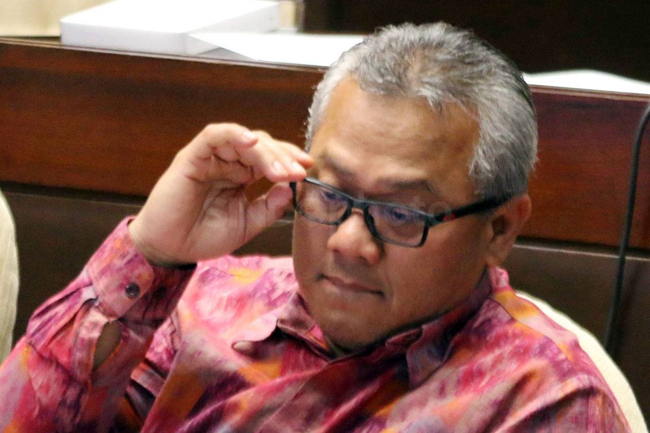 Rapat dengan DPR, KPU...