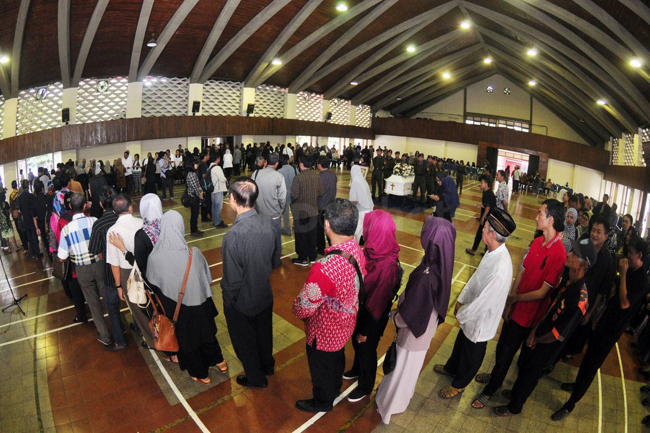Jenazah Sastrawan Darmanto...