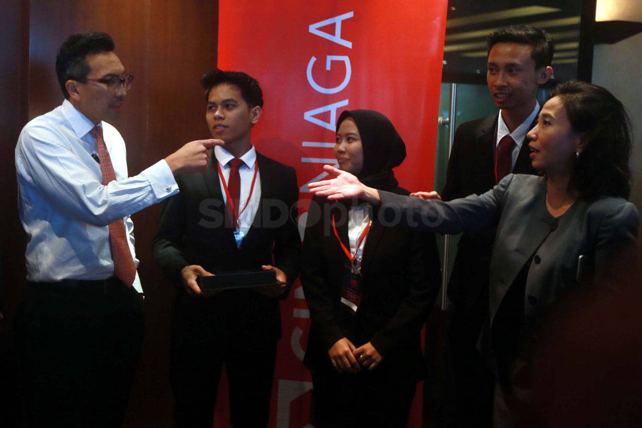 CIMB Niaga Serahkan...