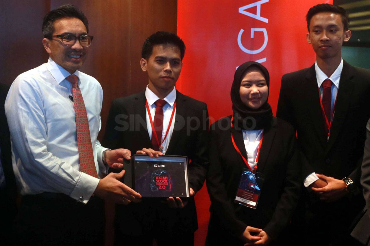 CIMB Niaga Serahkan...