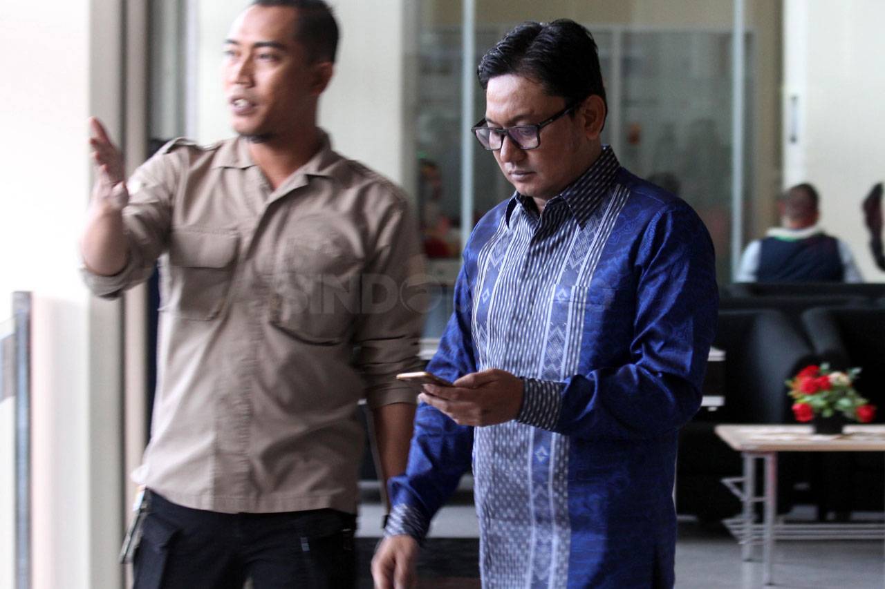 KPK Periksa Anggota...
