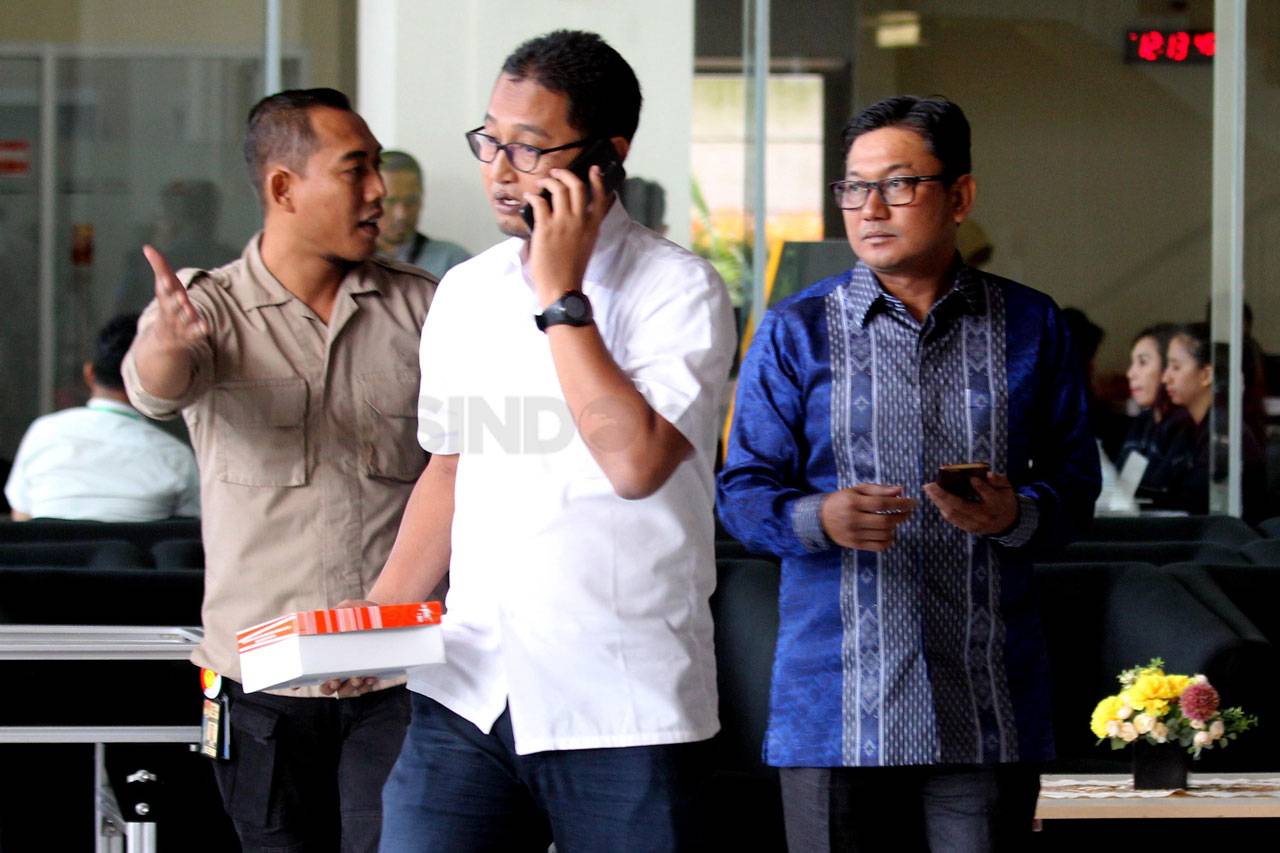 KPK Periksa Anggota...