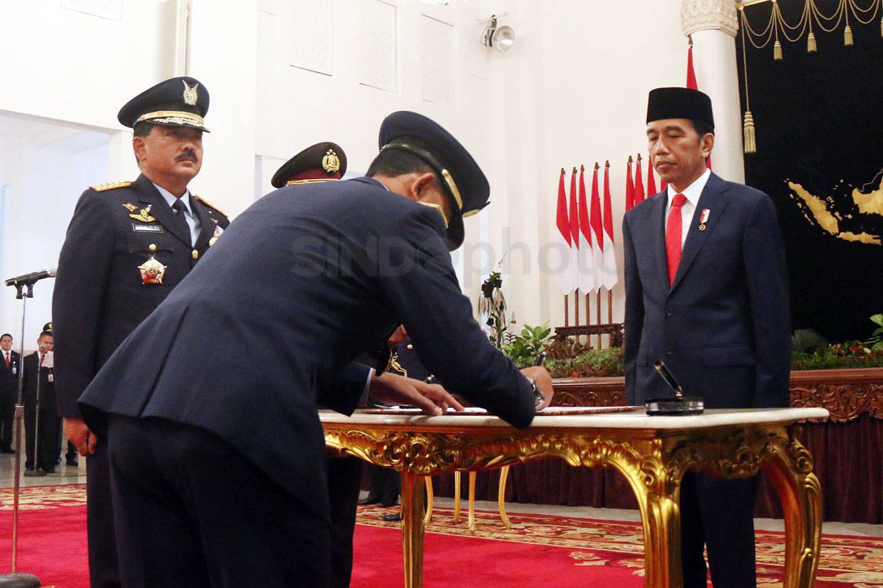 Presiden Jokowi Lantik...
