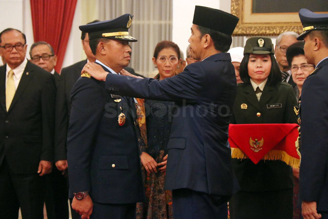 Presiden Jokowi Lantik...