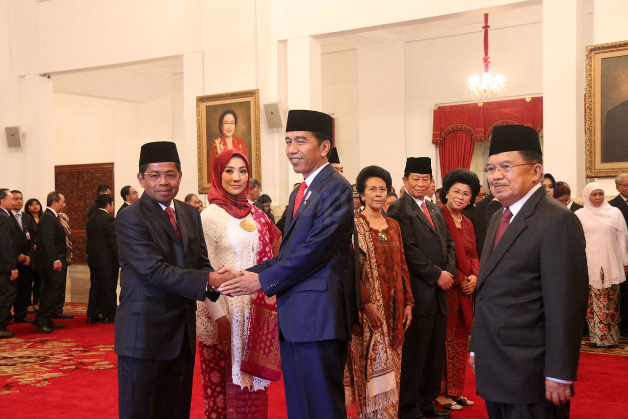 Presiden Jokowi Lantik...