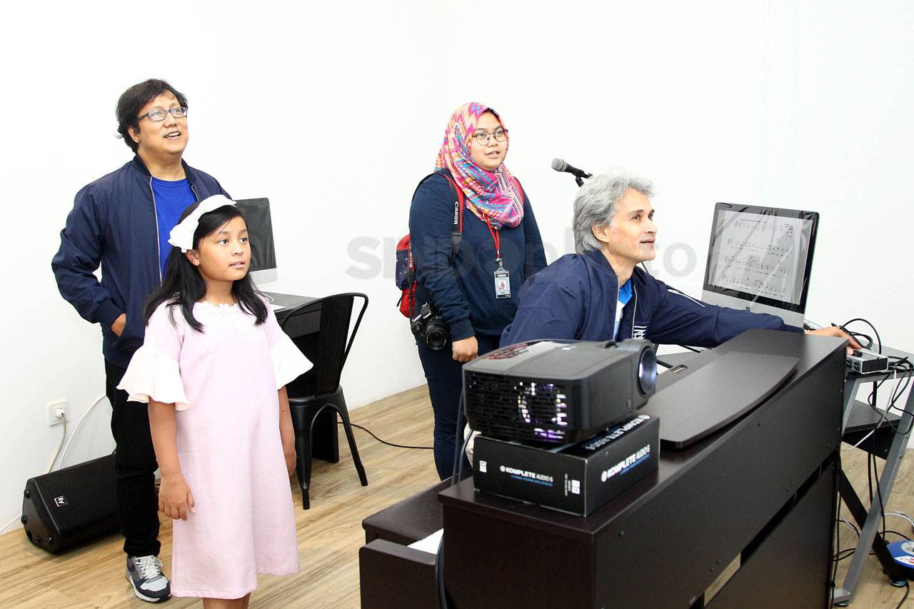 Musisi Erwin Gutawa...