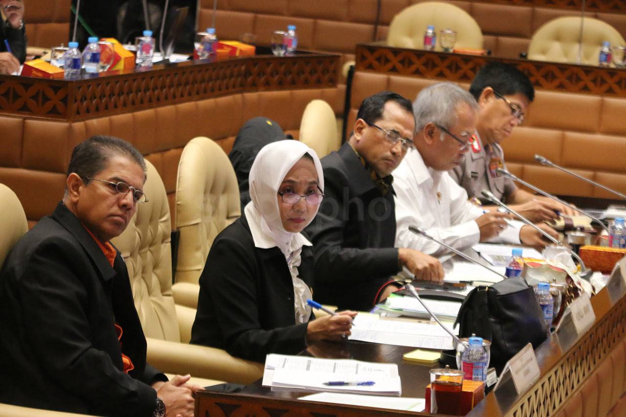 Komisi V DPR Raker dengan...