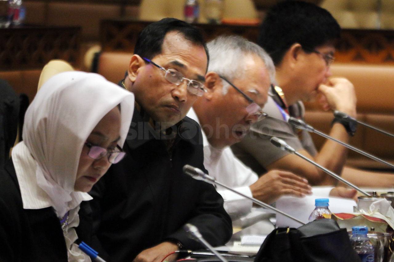 Komisi V DPR Raker dengan...