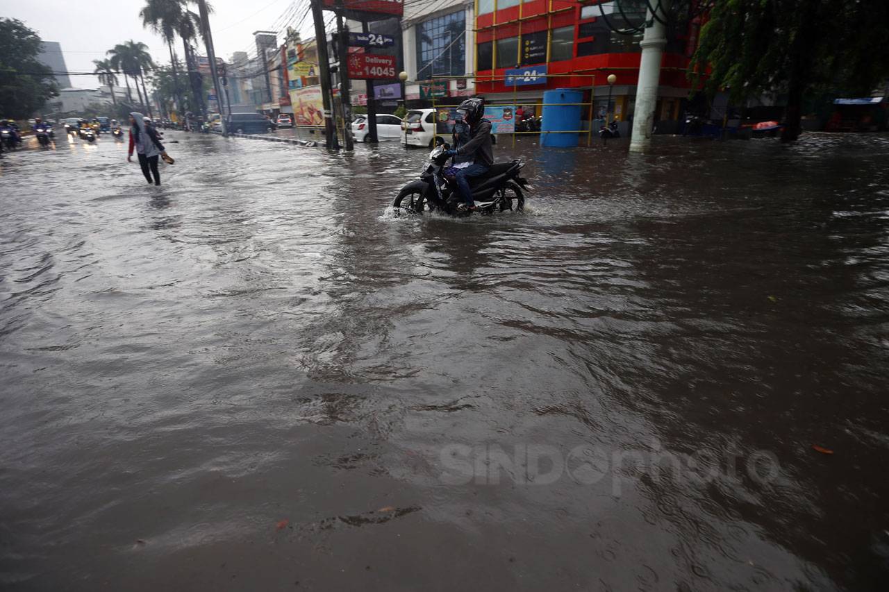 Hujan Deras, Air Genangi...