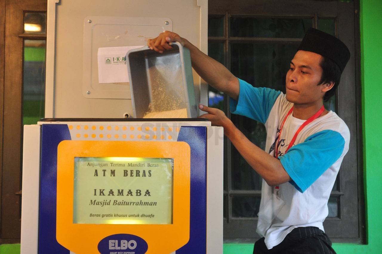 ATM Beras untuk Kaum...