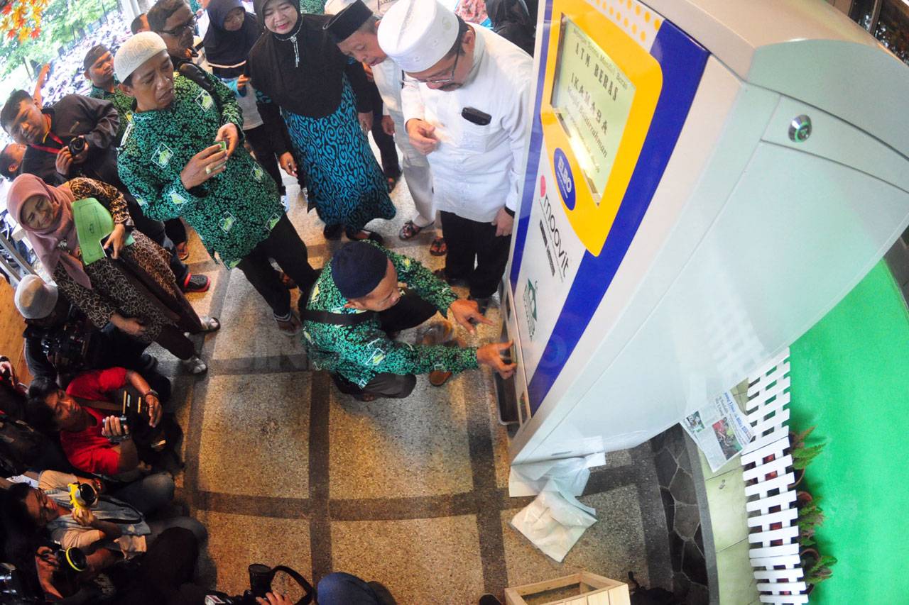 ATM Beras untuk Kaum...